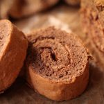 Рецепт шоколадного бисквитного рулета с какао