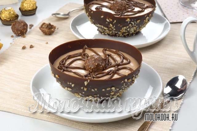 Муссовый десерт в шоколадных корзиночках